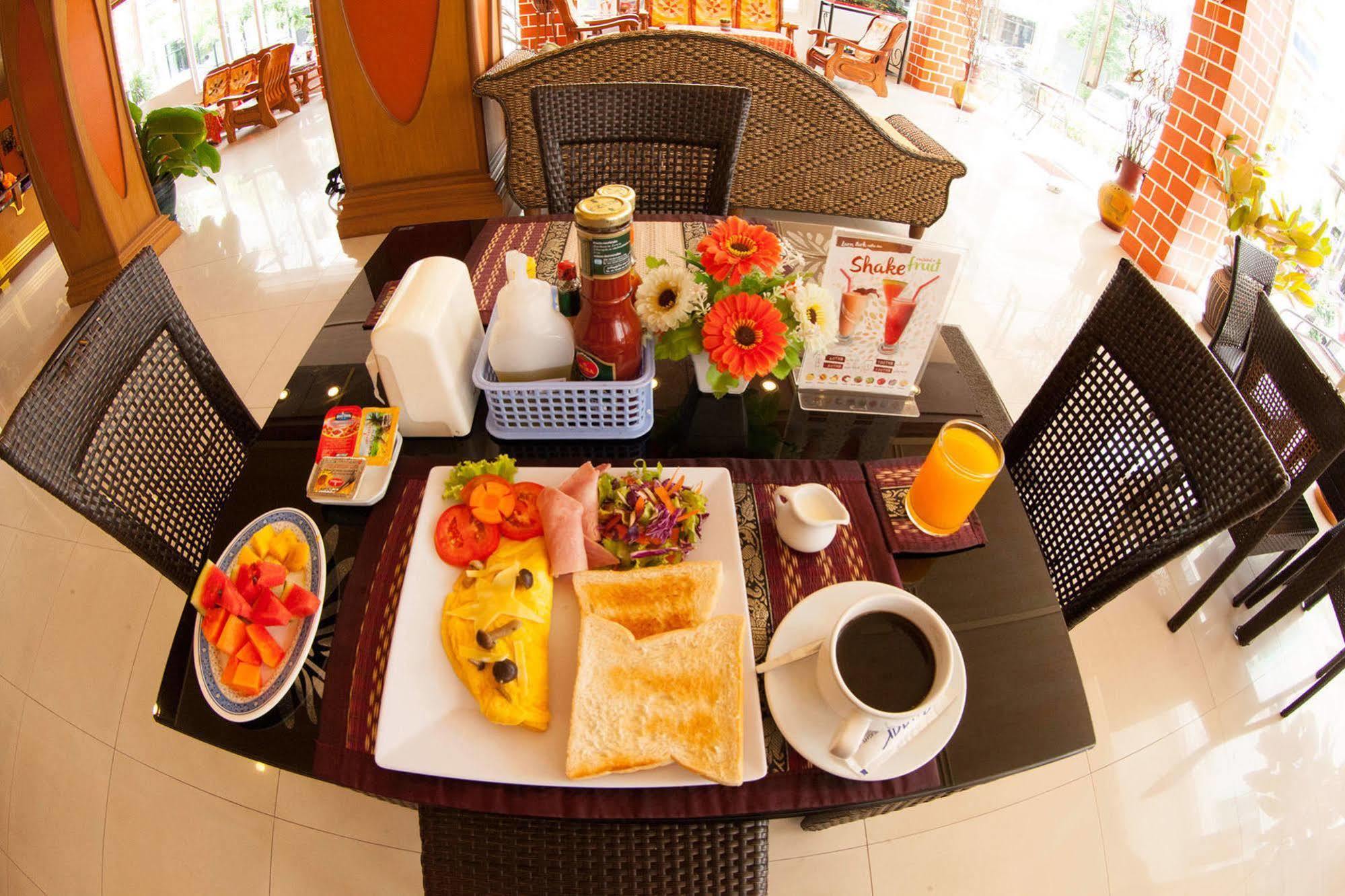 Larn Park Resortel Patong Luaran gambar